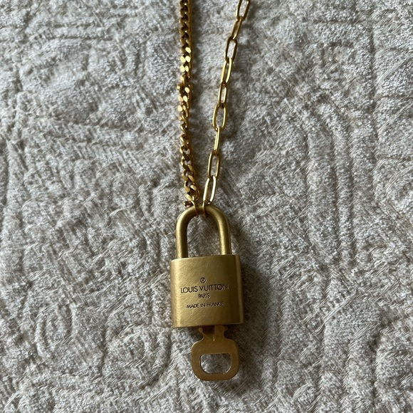 Authentic Louis Vuitton Lock & Key w/18k gold plated mixed chain - Picture 8 of 9